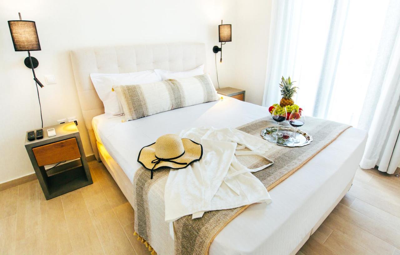 La Maltese Oia Luxury Suites Exteriör bild