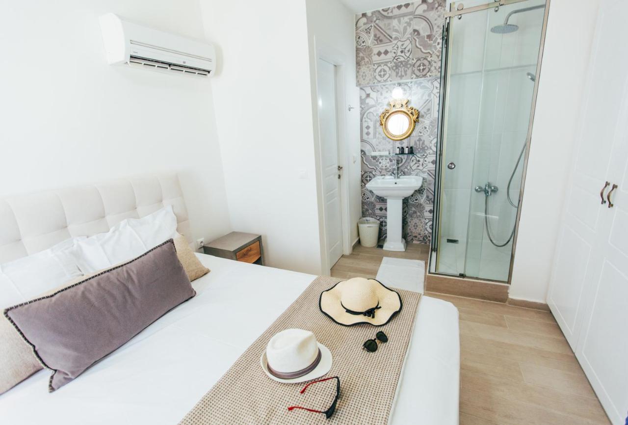 La Maltese Oia Luxury Suites Exteriör bild