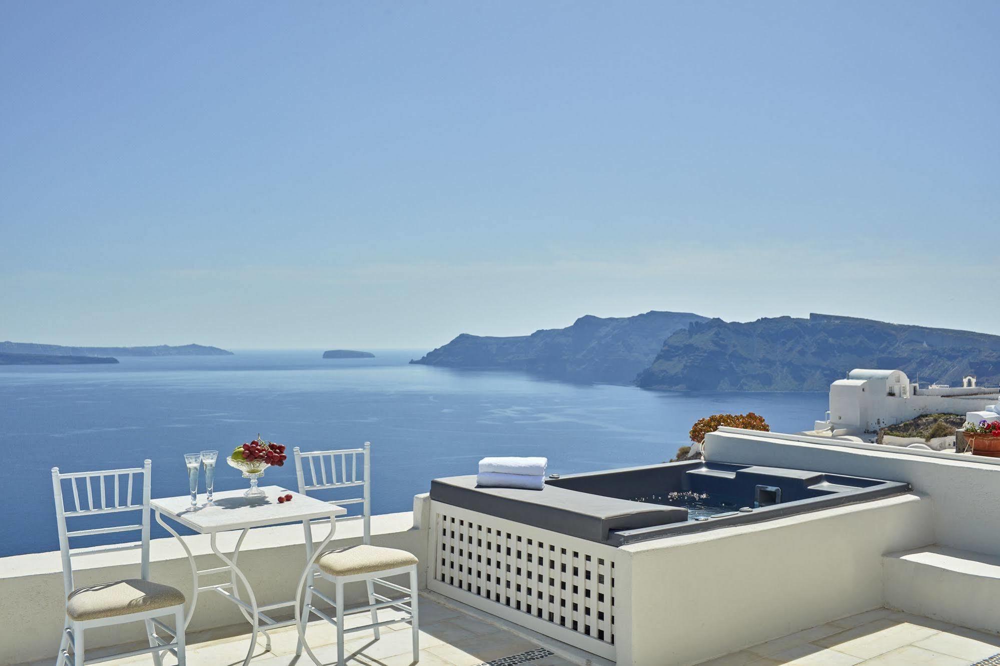La Maltese Oia Luxury Suites Exteriör bild